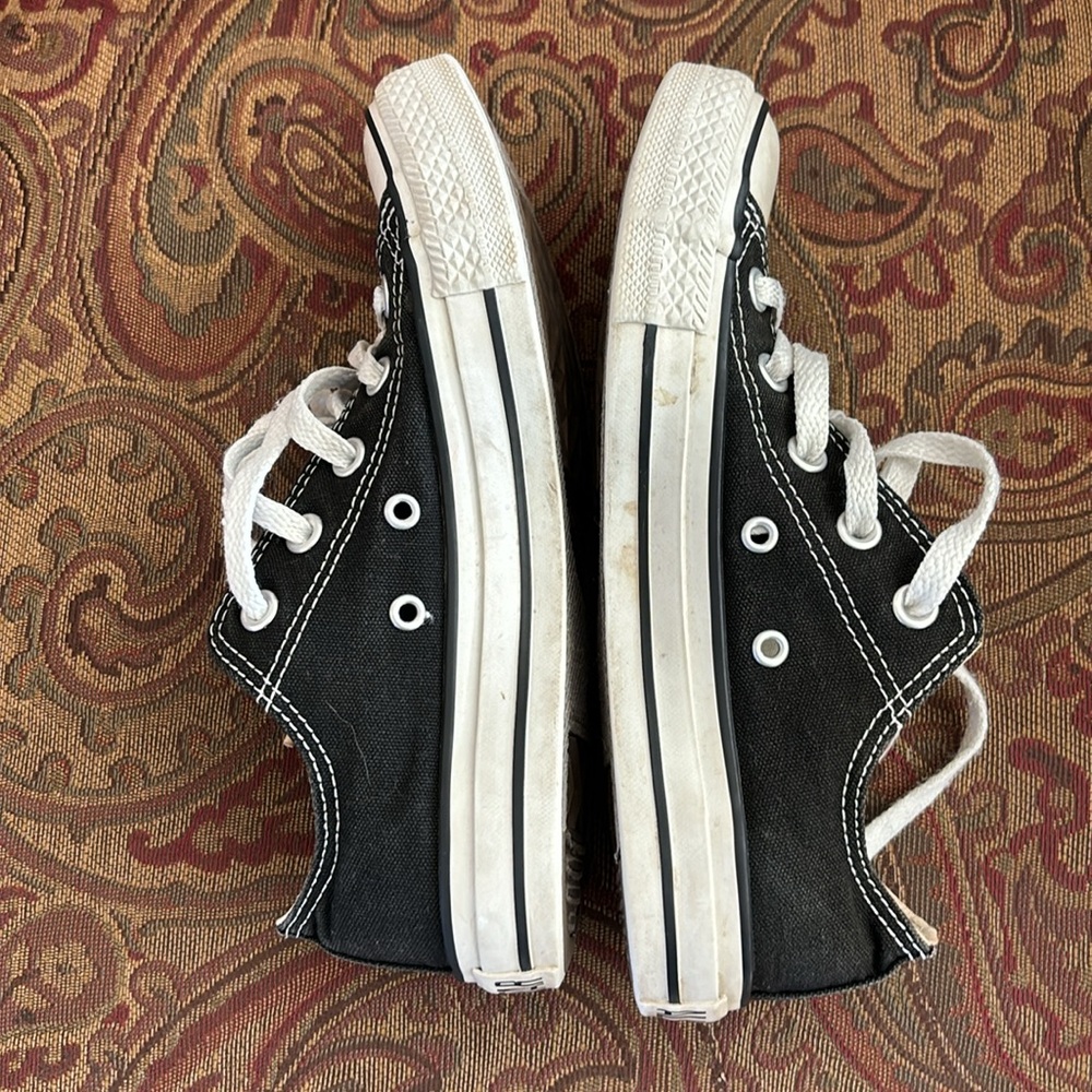 ❄️Converse White and Black Sneakers - Picture 3 of 6